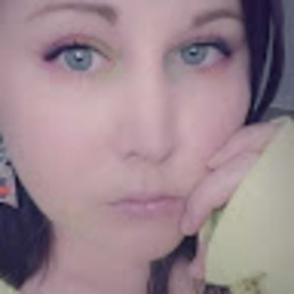 Meet your Posher, Amanda - Picture 1 of 1